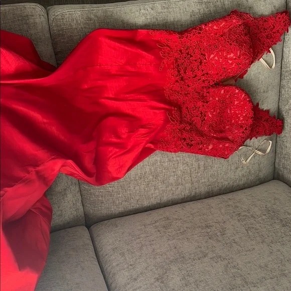 Homecoming Faviana Red Lace prom dress - Picture 1 of 5